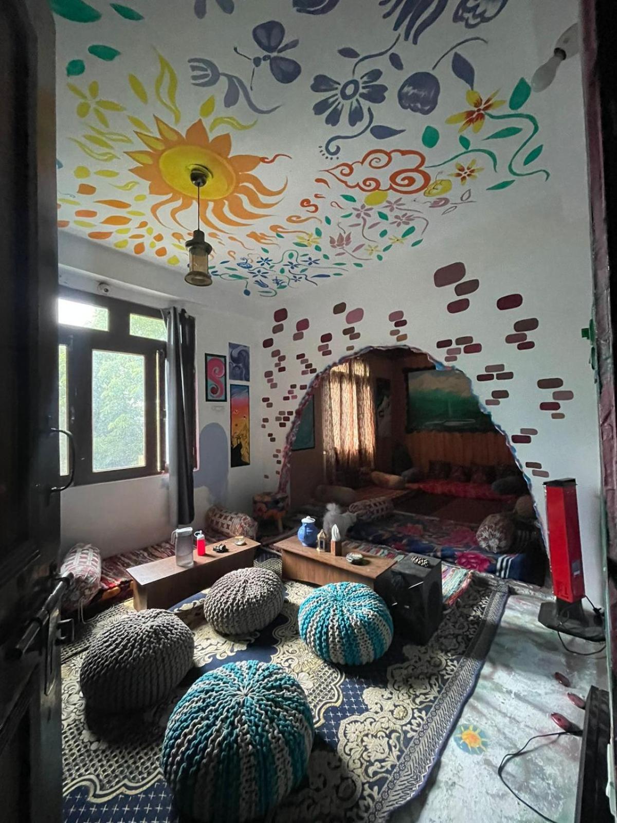 Eye Love Peace Cafe Apartment Manikaran ภายนอก รูปภาพ